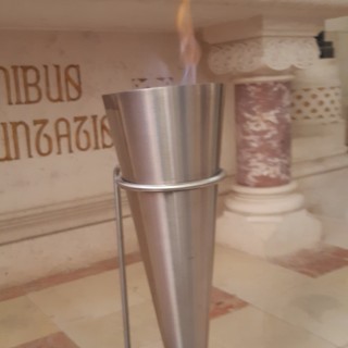 La Flamme de la nation dans la chapelle supérieure du Mémorial de Dormans