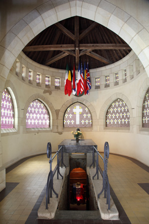 Entrée de la chambre funéraire | Mémorial de Dormans