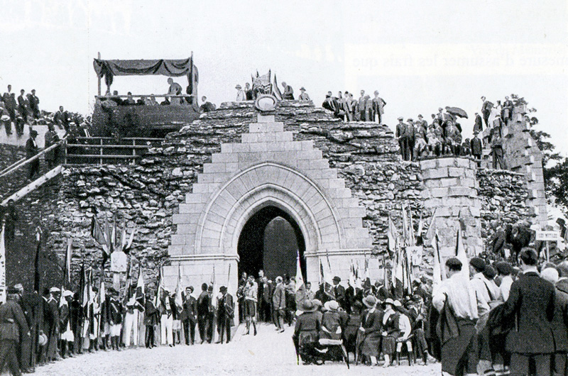 Lancement de la construction du monument le 18 juillet 1919